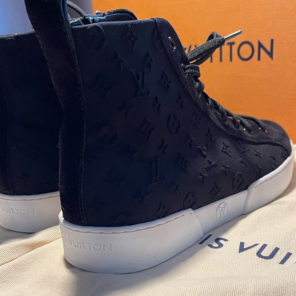 Authentic Louis Vuitton sneakers - Picture 5 of 14